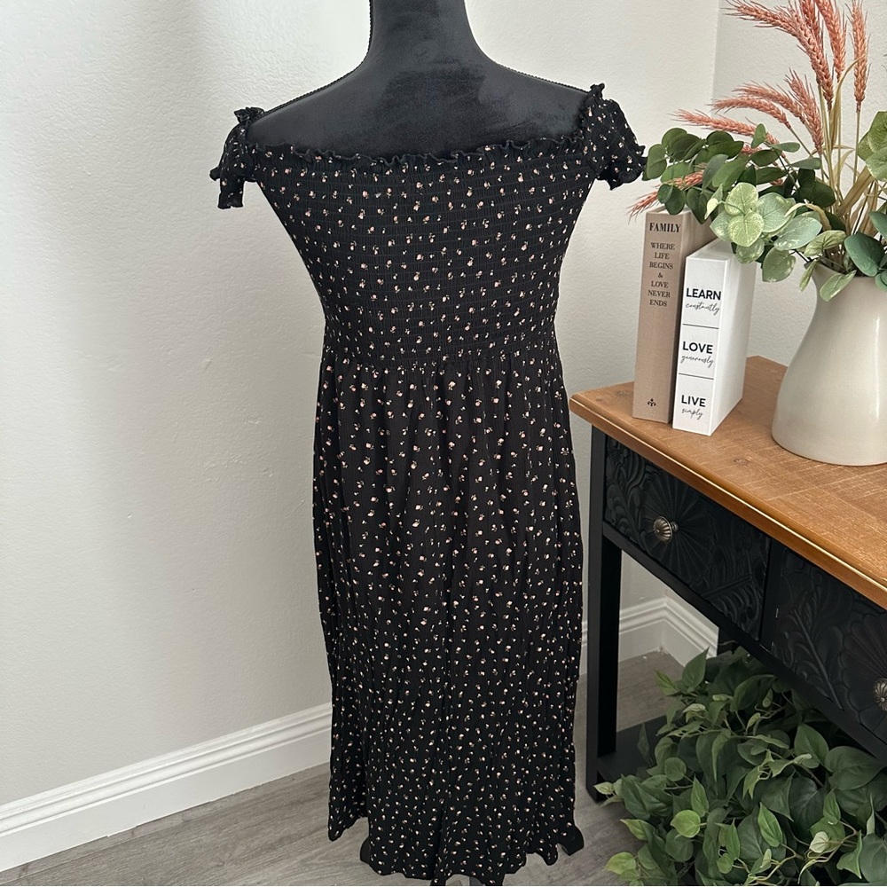 Forever 21 Black With Floral Design Tube Top, Short Sleeves Size Small